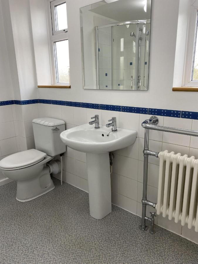 Stansted Airport Guest Rooms Hallingbury Exterior photo
