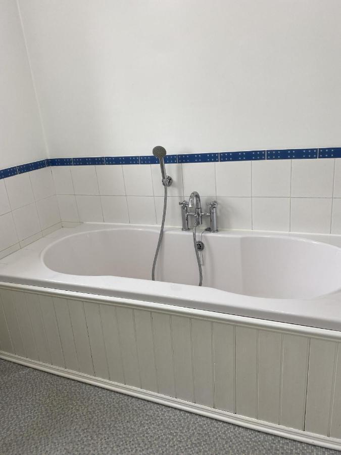 Stansted Airport Guest Rooms Hallingbury Exterior photo